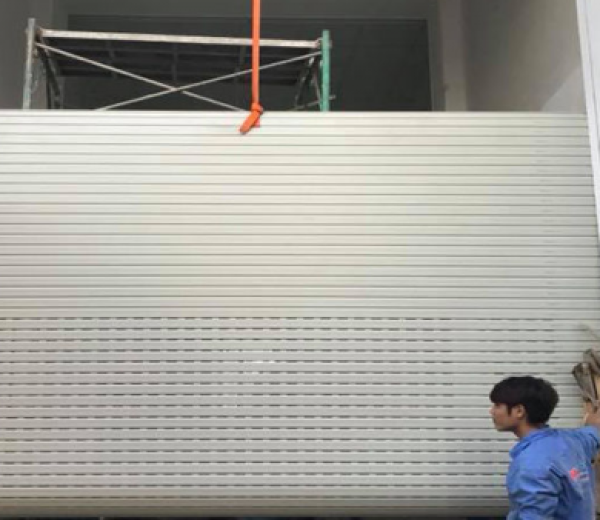 Cửa cuốn bị kẹt